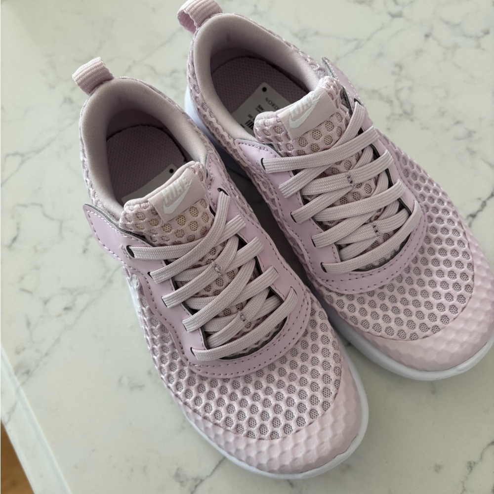 Nike Kids Sneakers in Light Pink
